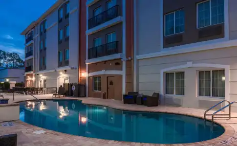 Holiday Inn Express Tampa N I-75 - University Area by IHG - 10