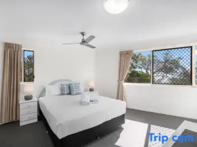 Alexander Beachfront Apartments - 24