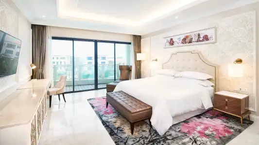 Sheraton Grand Danang Beach Resort & Spa - 5