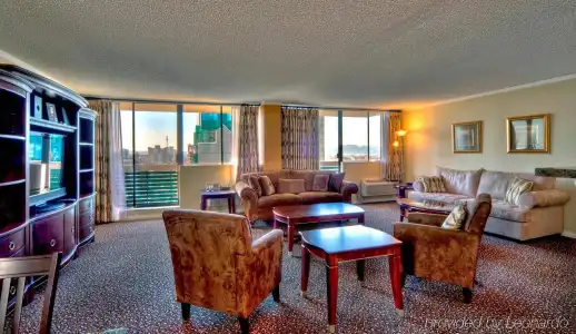 Holiday Inn Vancouver-Centre - 2