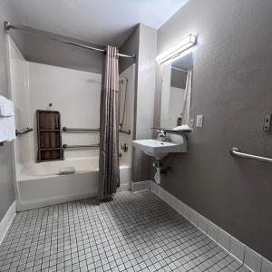 Motel 6 Bakersfield, CA - South - 29