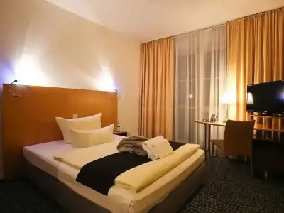 Check Inn Merseburg - 1