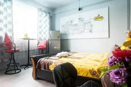 Beehive Phuket Old Town Hostel - 36