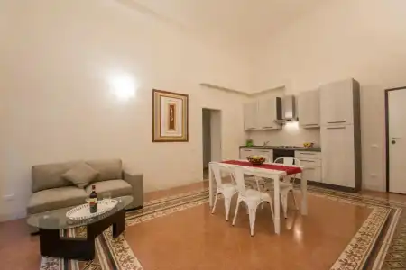 Regis Condo - 118