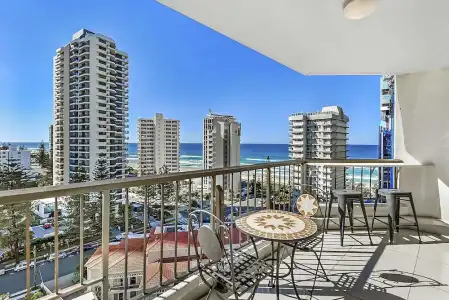 Surfers Century Oceanside Apartments - 224