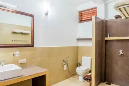 Green Parrot Beach Resort - 24
