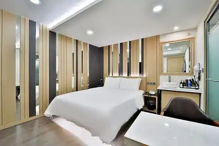 Busan Seomyeon YTT - 138