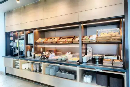 Moxy Berlin Airport - 35