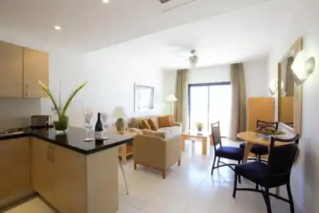 Hollywood Mirage - Excels & Resorts - 16
