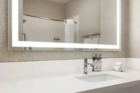Holiday Inn Express and Suites Bakersfield Central by IHG - 53
