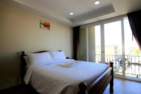 Royale 8 Ville Guest House - 3