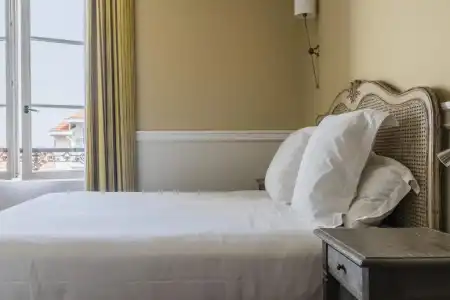 Hôtel St-Julien - 77