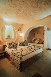 Hu of Cappadocia - 44
