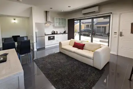 Cardiff Executive Apartments - 1