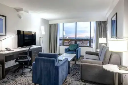 DoubleTree by Hilton Calgary North - 61