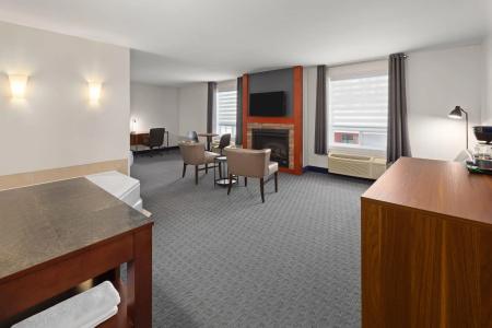 Super 8 by Wyndham Trois-Rivieres - 44