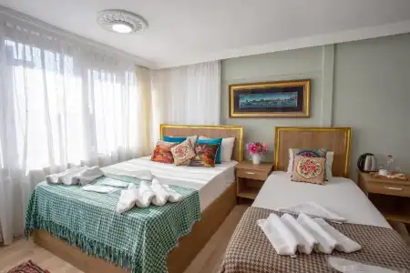 Sofia Corner - 106