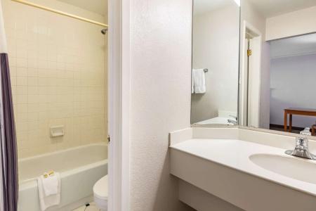 La Quinta Inn by Wyndham El Paso West - 9