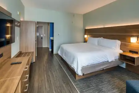 Holiday Inn Express & Suites Charlotte - South End by IHG - 56