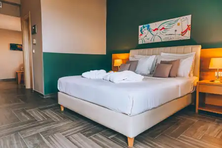 Apollo Resort Art - 3