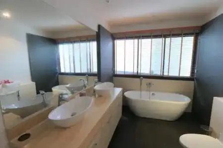 Naiharn Beach Villa - 8