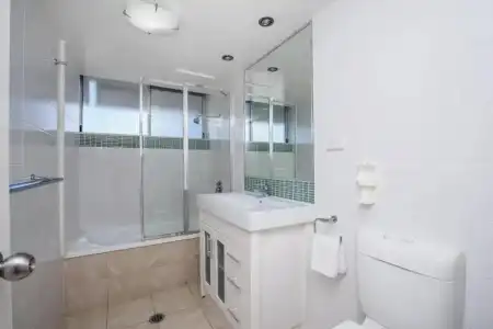 Baronnet Apartments - 244