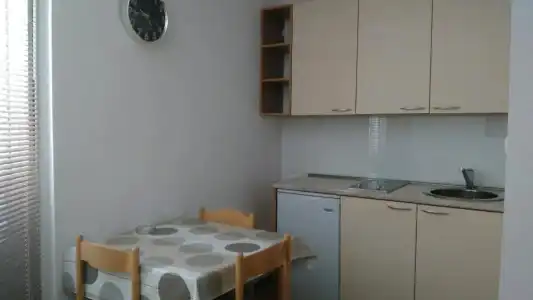 Lyon Apartments - 29