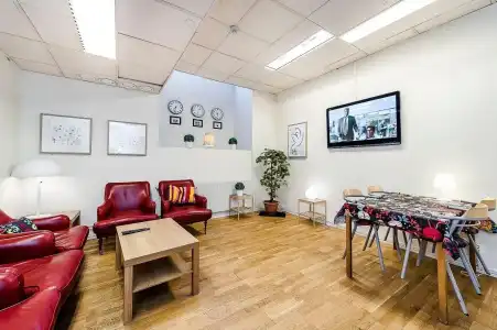 City Hostel - 9