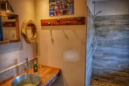 Road Stop Neandertal - 45