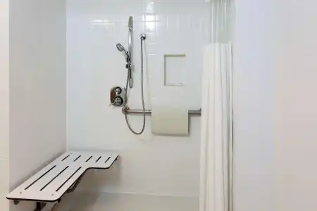 Ramada Plaza by Wyndham West Hollywood & Suites - 8