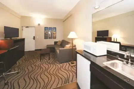 La Quinta Inn by Wyndham Sandusky near Cedar Point - 50