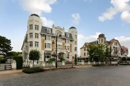 Astoria De Haan - 25