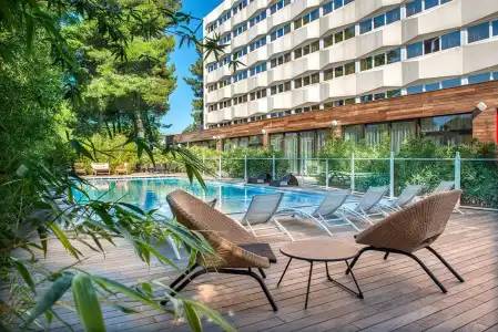 C Suites - 27