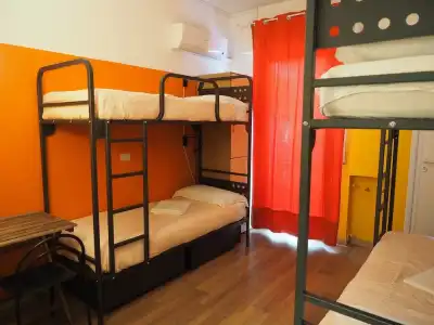 Sunflower Beach Backpacker Hostel - 27
