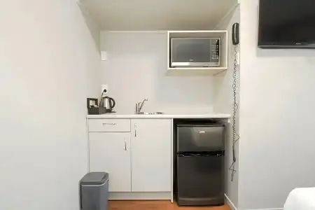 Middlemore Motel - 55