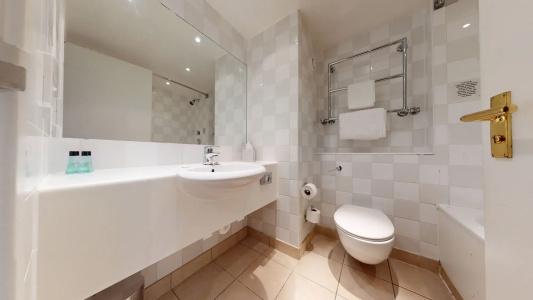 Holiday Inn Edinburgh Zoo by IHG - 9