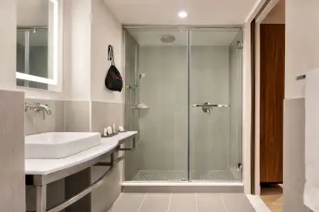 La Quinta Inn & Suites by Wyndham Times Square South - 9