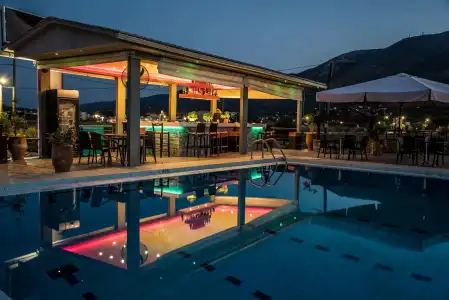 Aphrodite Studios & Apartments - 3