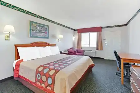 Super 8 by Wyndham Tucson Downtown Convention Center - 14