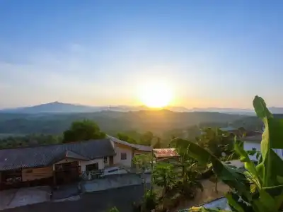 Romance Hills - 121
