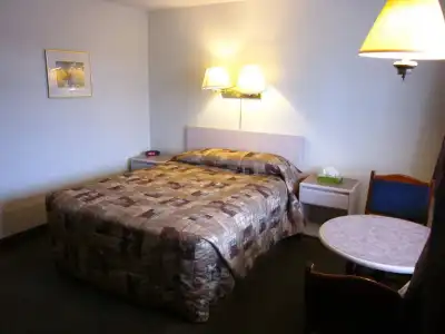 Chinook Motel - 4