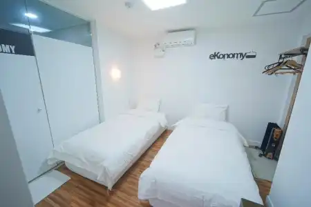 Ekonomy Haeundae Guesthouse - 79