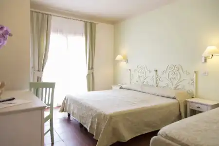 Blu Laconia Village - 7