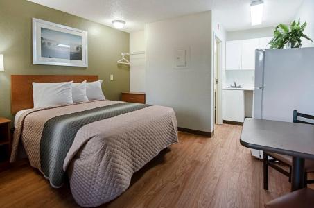 Suburban Studios Winston Salem-University Parkway - 17