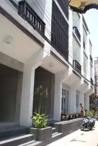 Ban's Avenue Guest House - 10