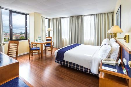 Holiday Inn Lisbon by IHG - 3