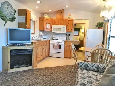 Park Motel and Cabins - 128