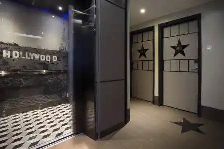 81 Premier Hollywood - 10
