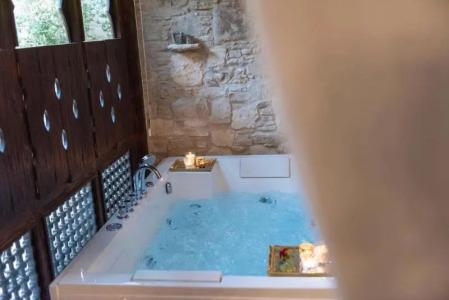 Oinou Strata - Adults Only - 29