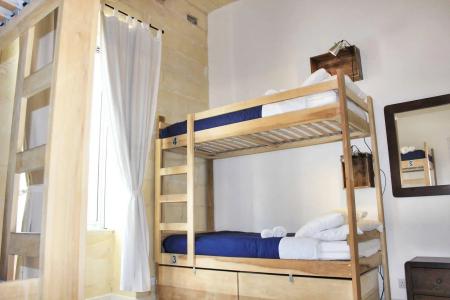 Two Pillows Boutique Hostel - 29